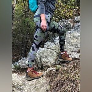 🌙Zyia Active Stylish Camouflage Leggings - Green and Black